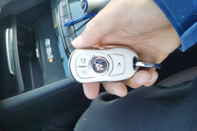 别克 君威 2023款 552T 智享型中控内饰7001