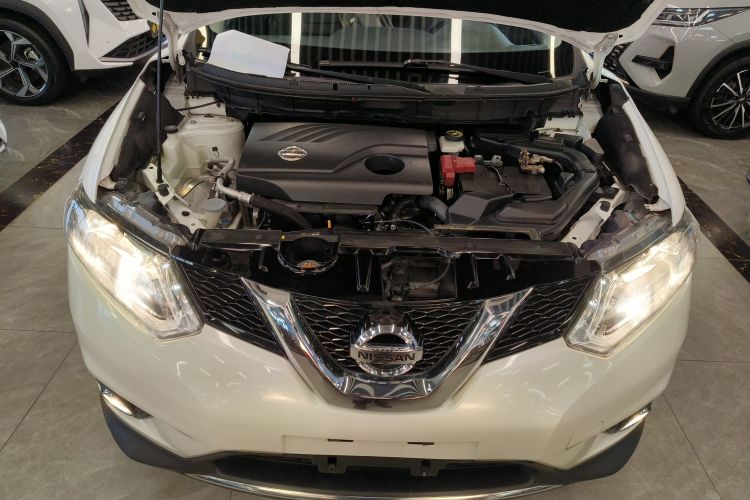 日产 奇骏 2014款 2.0L CVT舒适版 2WD机舱底盘24