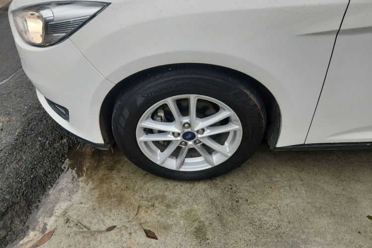 福特 福克斯 2017款 两厢 1.6L 自动风尚型智行版车身外观6007