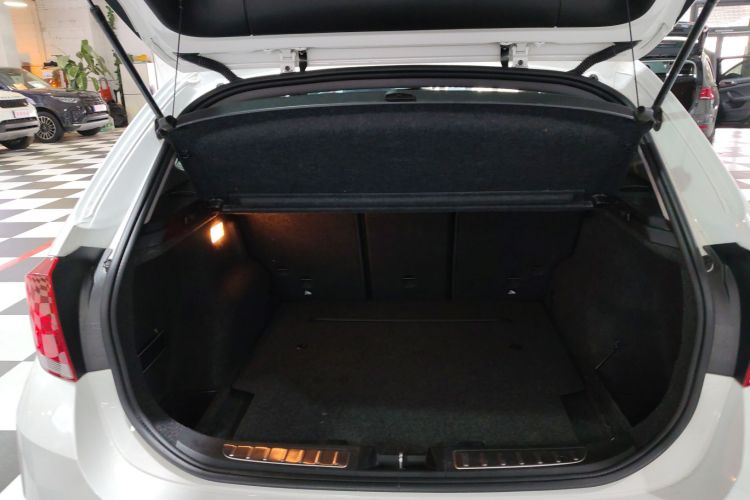 宝马X1 2014款 sDrive18i 时尚型机舱底盘23