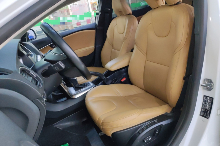 沃尔沃V40 2017款 T4 智雅版中控内饰19