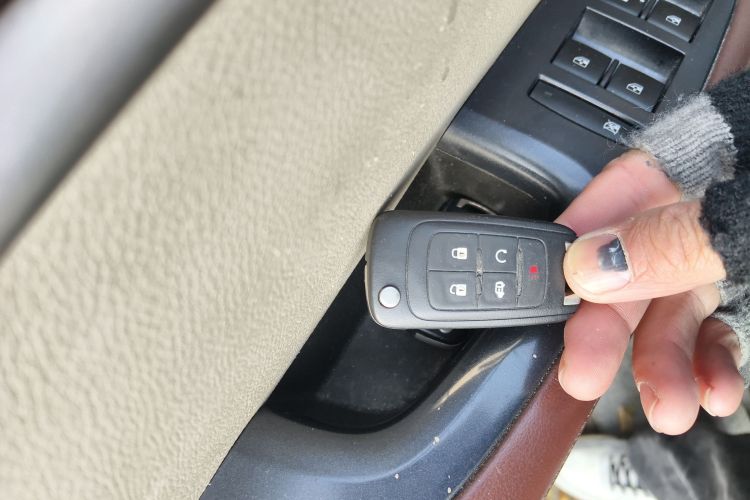 别克GL8 2017款 25S 尊贵型 国V中控内饰7001