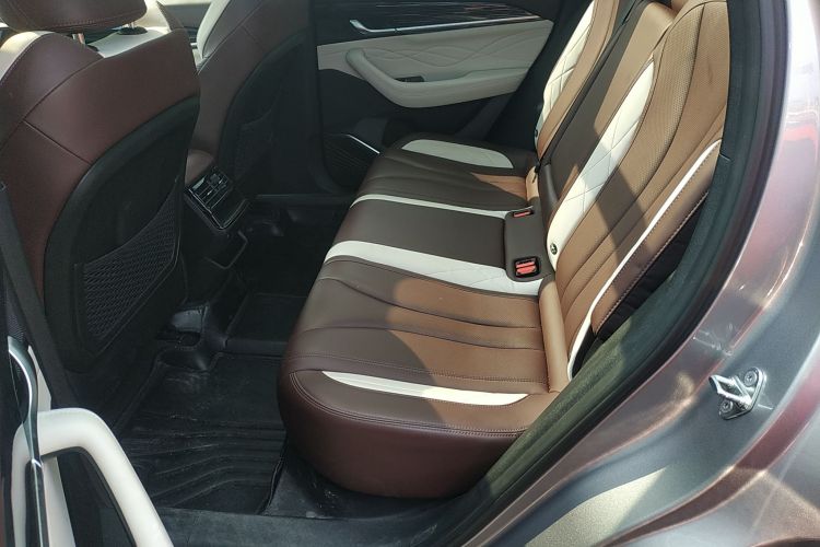 吉利汽车 星越L 2021款 2.0TD DCT EVO两驱尊贵型中控内饰21