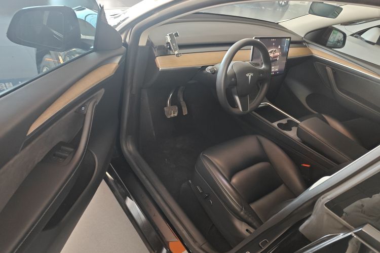 特斯拉 Model Y 2022款 后轮驱动版中控内饰20