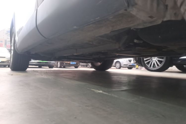 丰田 卡罗拉锐放 2023款 2.0L 精英版局部细节9002