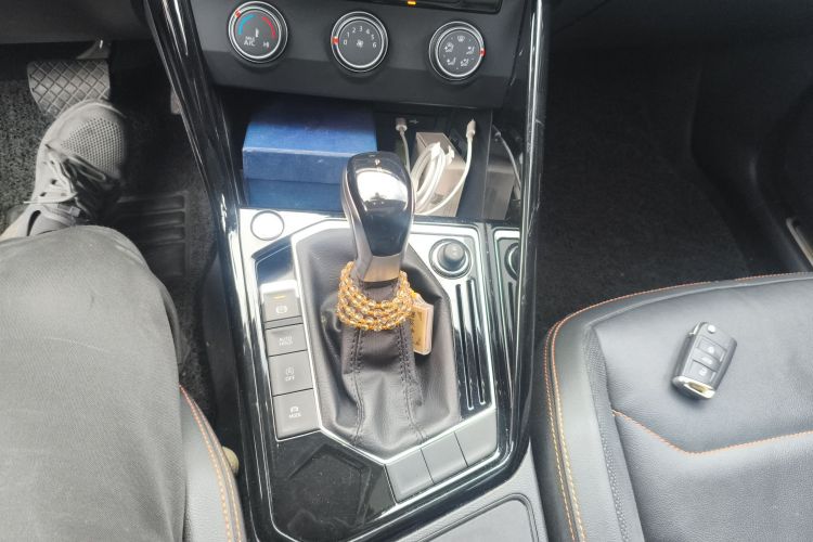 大众 探岳 2021款 330TSI 两驱30周年纪念版中控内饰18