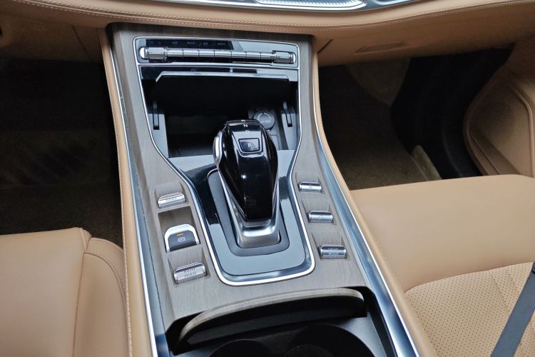 蓝电E5 2023款 1.5L DE-i 110KM旗舰型 7座中控内饰18