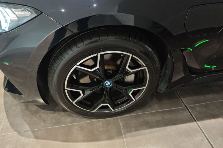 宝马i3 2024款 eDrive 40 L 曜夜套装车身外观6007