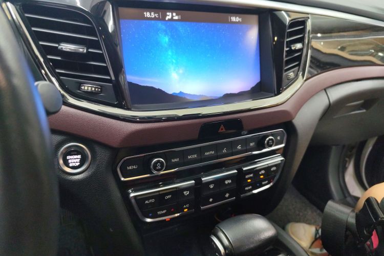 广汽传祺 传祺GS8 2017款 320T 两驱豪华智联版（七座）中控内饰16