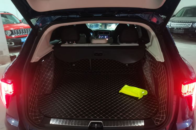 领克01 2019款 2.0T 两驱耀Pro版 国VI机舱底盘23