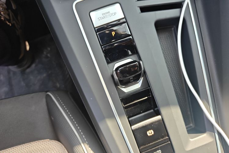 大众 高尔夫 2023款 改款 280TSI DSG R-Line中控内饰18