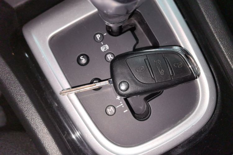 雪铁龙C4L 2015款 1.2T 自动豪华版中控内饰7001