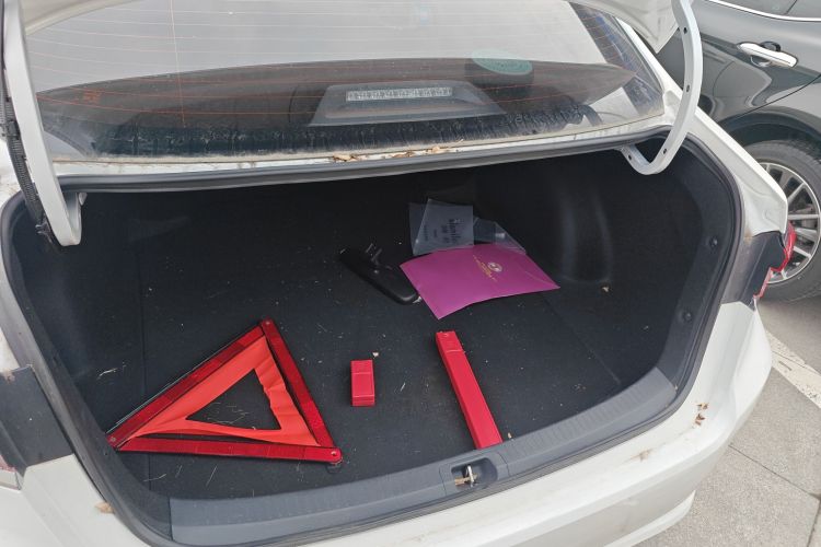 丰田 卡罗拉 2023款 1.8L 智能电混双擎 精英版机舱底盘23