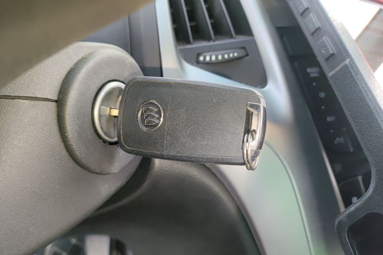 别克 英朗 2014款 XT 1.6L 自动时尚版中控内饰11