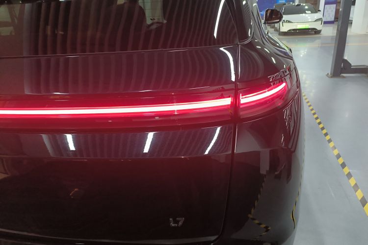 理想汽车 理想L7 2023款 Air车身外观9