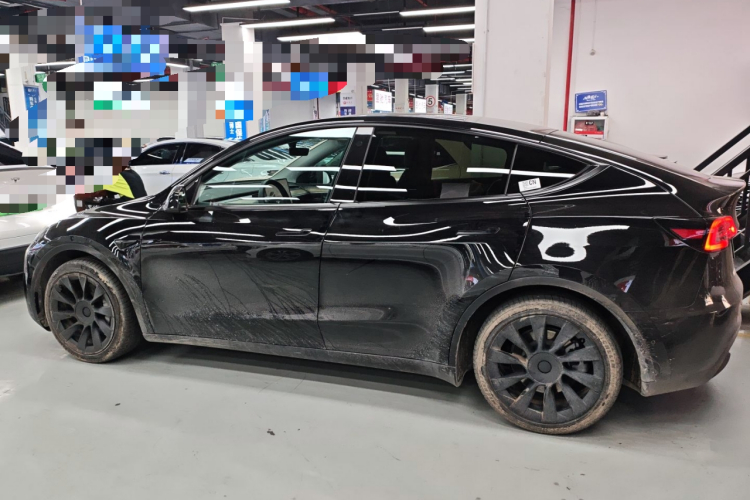 特斯拉 Model Y 2022款 后轮驱动版车身外观4