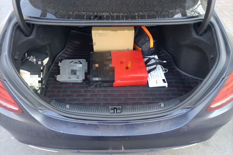 奔驰C级 2017款 改款 C 200 运动版中控内饰23