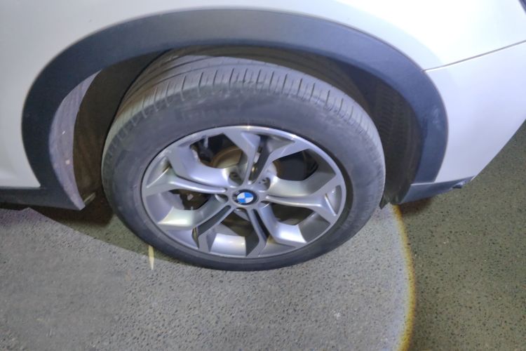 宝马X4 2014款 xDrive20i X设计套装车身外观10