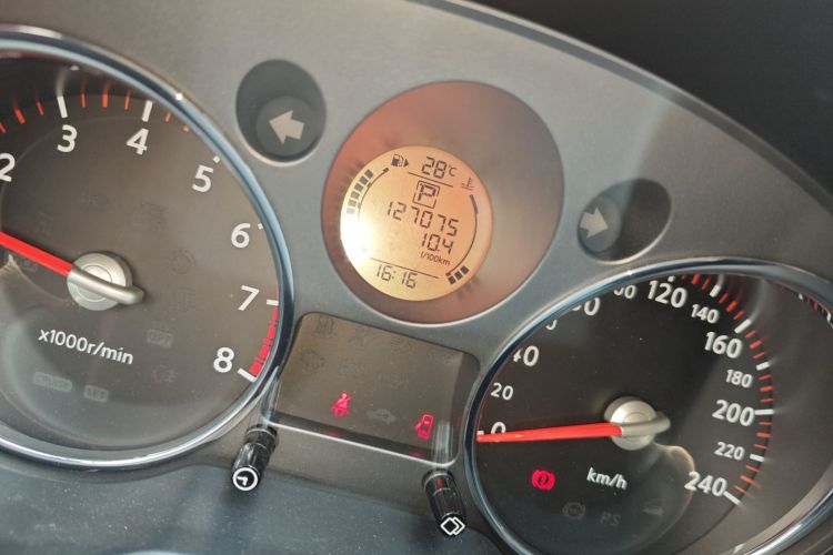 日产 奇骏 2010款 2.5L CVT豪华版 4WD中控内饰15