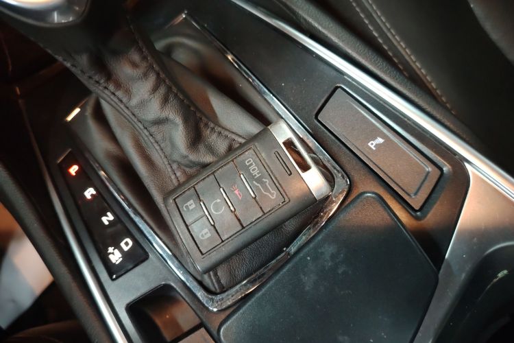 凯迪拉克SRX 2013款 3.0L 精英型中控内饰7001