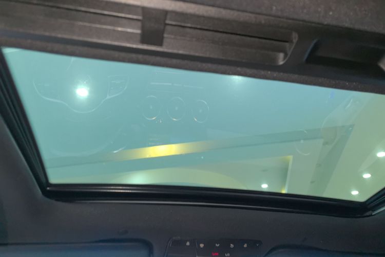 奔驰GLC轿跑 2022款 改款 GLC 260 4MATIC 轿跑SUV中控内饰22