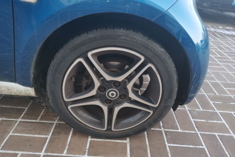 smart fortwo 2016款 0.9T 66千瓦硬顶极致版车身外观10