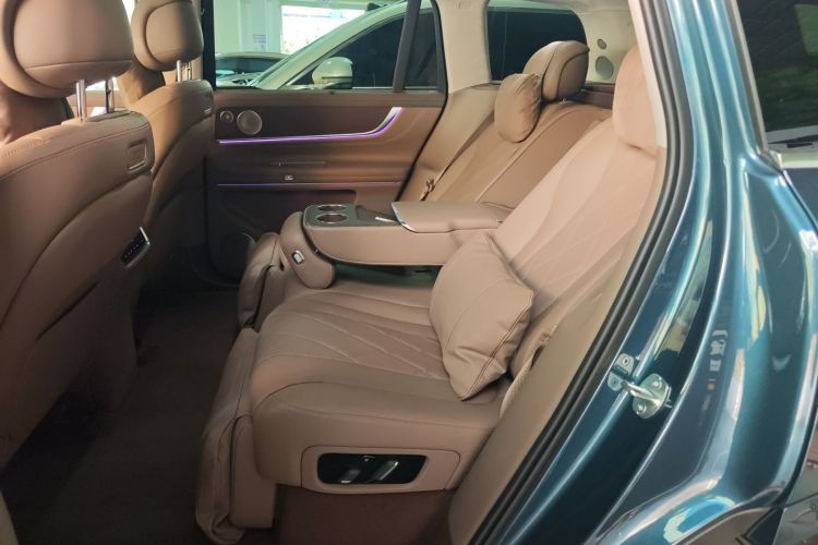 鸿蒙智行 问界M9 2024款 增程 Max版 42kWh 5座版中控内饰7004