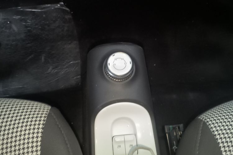 五菱汽车 宏光MINIEV 2024款 第三代 215km 青春版中控内饰18