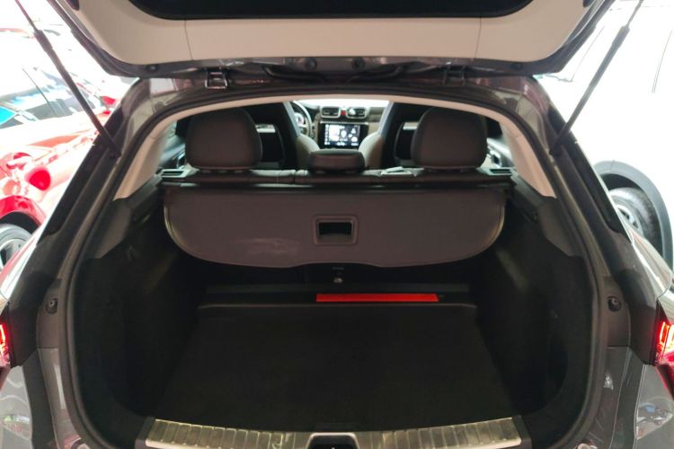 领克02 2019款 高能版 2.0T 自动两驱耀Pro版 国VI机舱底盘23