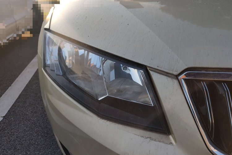 斯柯达 明锐 2015款 1.6L 手动逸杰版车身外观8