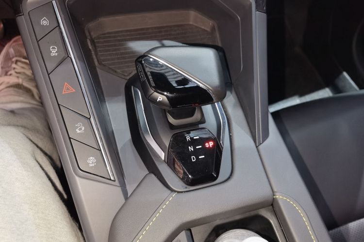 领克06 EM-P 2023款 1.5T Remix PHEV Hero中控内饰18