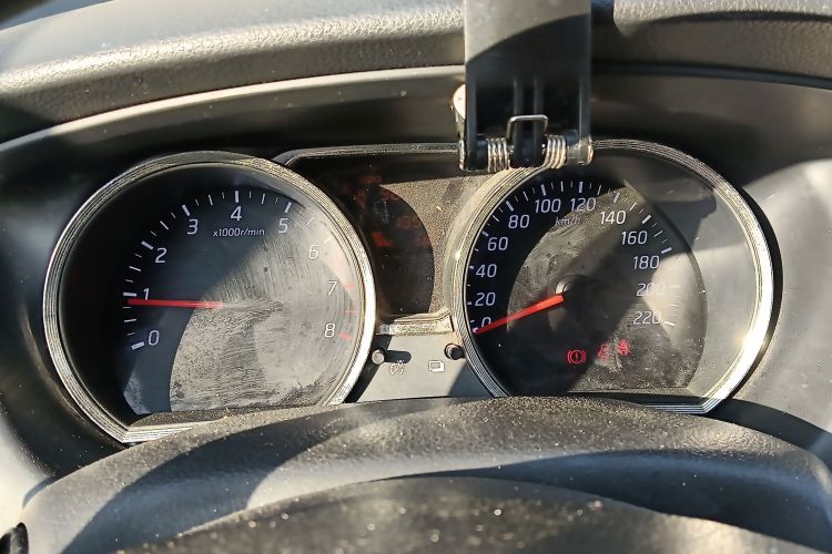 日产 骊威 2013款 1.6XL 手动豪华版中控内饰14