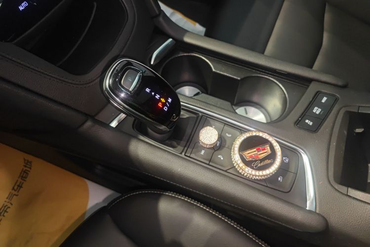 凯迪拉克XT5 2022款 2.0T 四驱豪华型中控内饰18