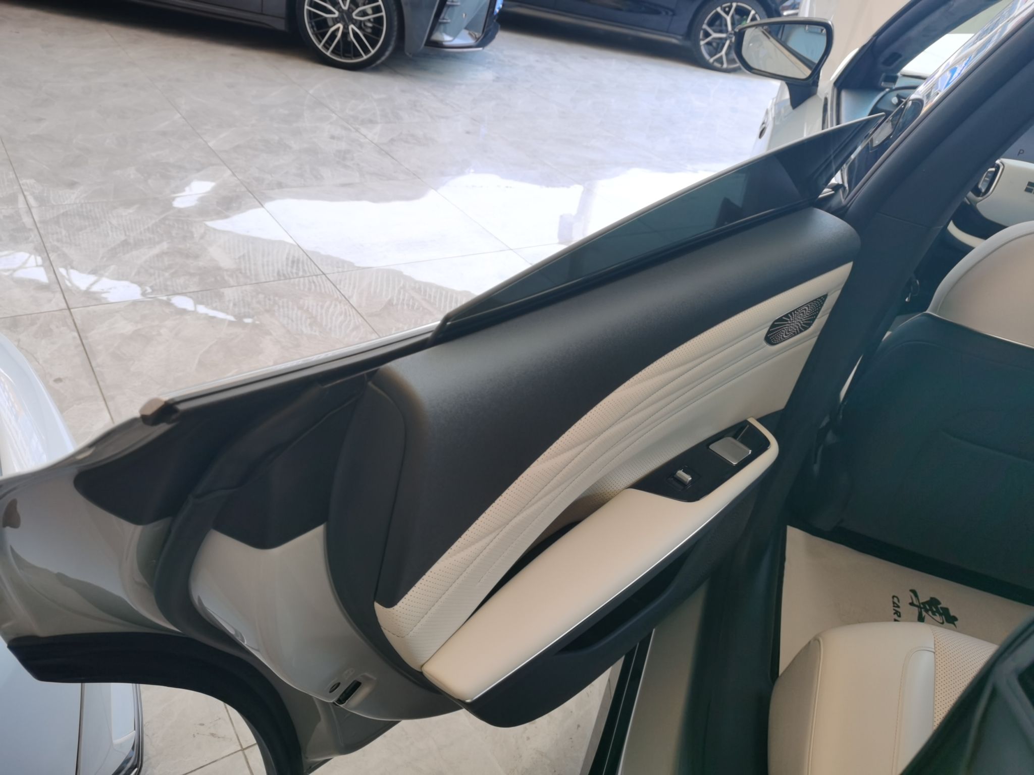 吉利银河 银河E8 2024款 665km 后驱星舰 远航版