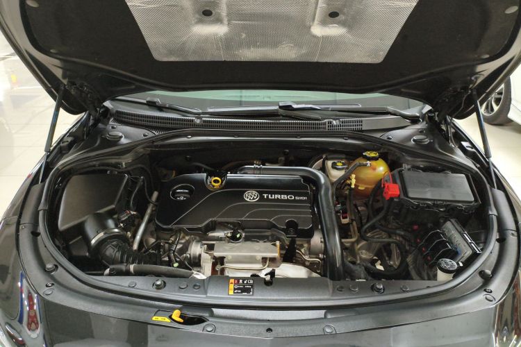 别克 君越 2018款 20T 精英型机舱底盘24