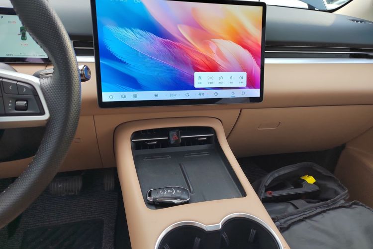 蓝电E5 PLUS 2025款 165km 长续航版PLUS 7座中控内饰16