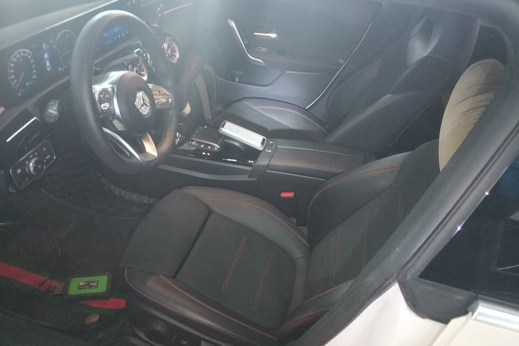 奔驰CLA 2022款 改款 CLA 200中控内饰19