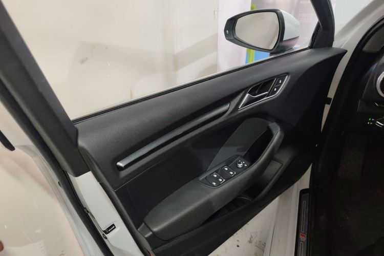 奥迪A3 2018款 30周年年型 Limousine 35 TFSI 时尚型中控内饰47