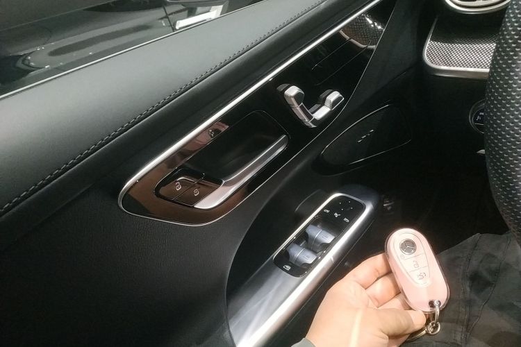 奔驰C级 2024款 改款二 C 260 L 运动版中控内饰7001