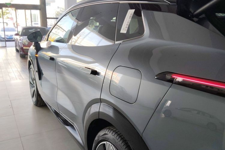 领克08 EM-P 2025款 220km 四驱性能Halo车身外观4