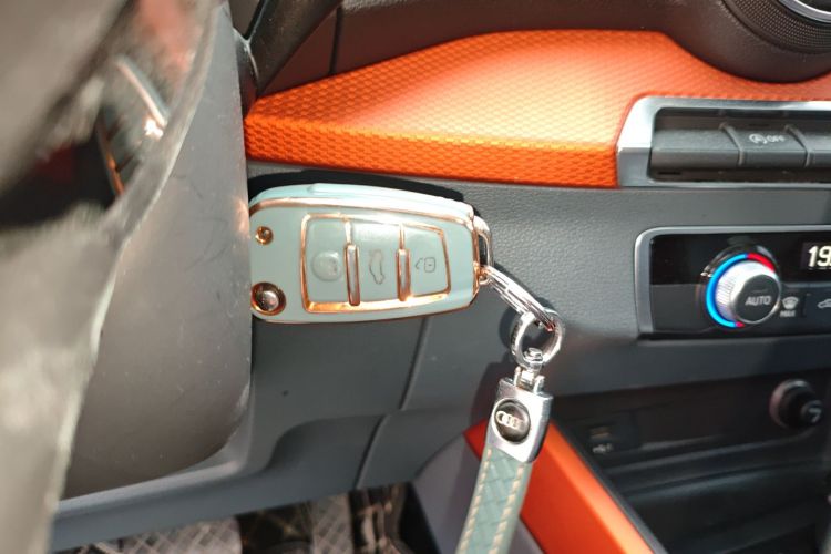 奥迪Q2L 2018款 35 TFSI 时尚致雅型 国VI中控内饰7001