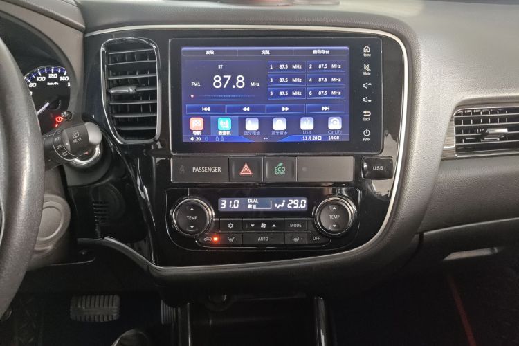 三菱 欧蓝德 2016款 2.4L 四驱精英版 5座中控内饰16