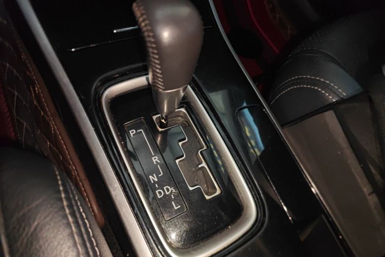 三菱 欧蓝德 2017款 2.0L 两驱荣耀版 5座局部细节18