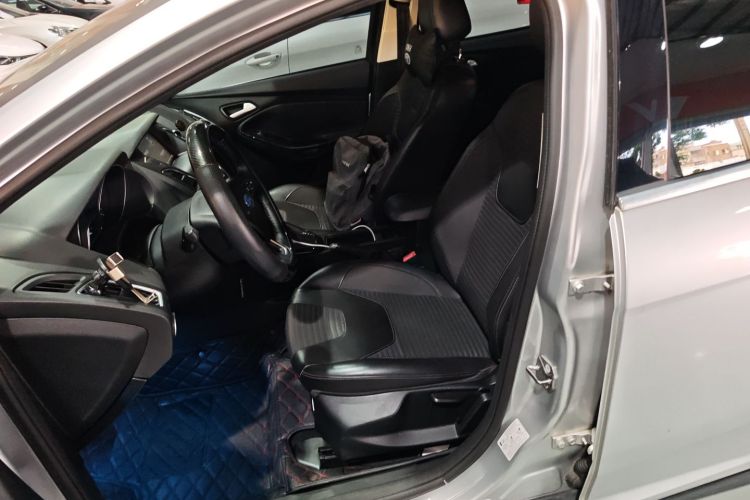 福特 福克斯 2015款 两厢 EcoBoost 180 自动精英型中控内饰19