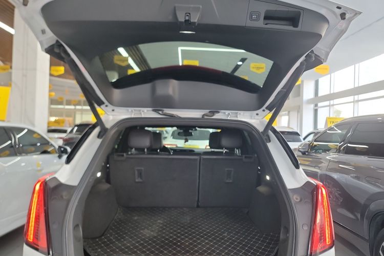 凯迪拉克XT5 2021款 28T 豪华型机舱底盘23