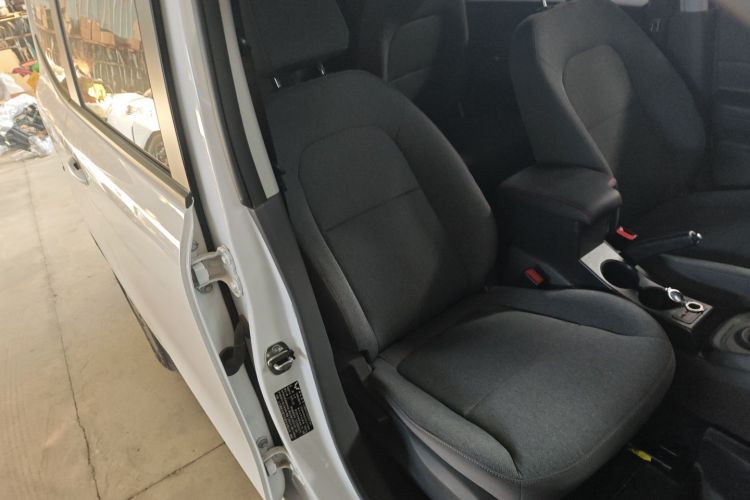 五菱汽车 五菱宏光新能源 2025款 增程式混动 50KM 舒适型局部细节41