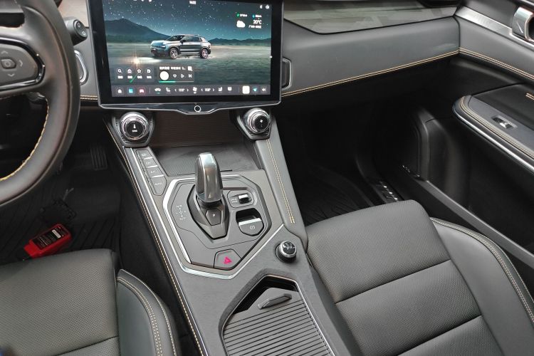 领克01 2023款 2.0TD 两驱型Pro中控内饰18