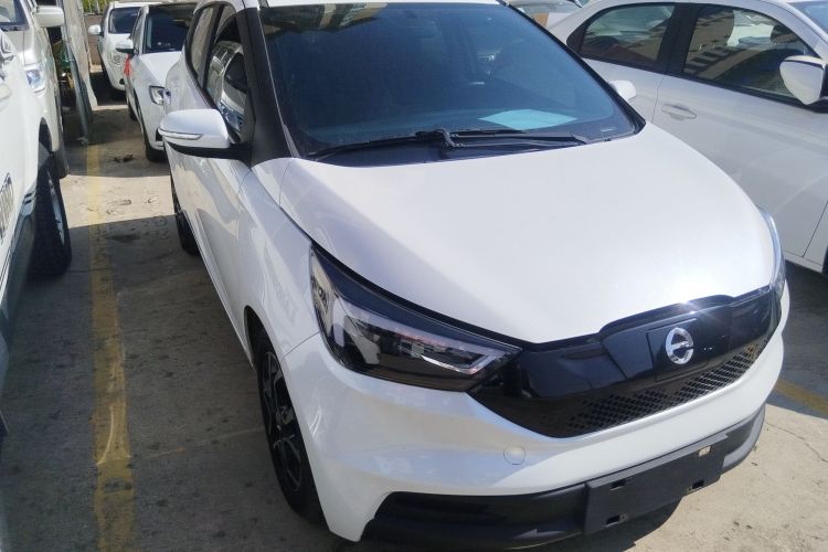 江铃集团新能源 易至EV3 2022款 小雷达悦跑型车身外观3