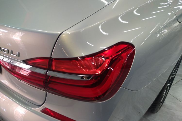 宝马7系 2018款 740Li xDrive 尊享型 M运动套装车身外观9