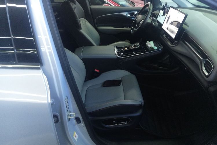 埃安 AION V 2021款 Plus 80 智享科技版 三元锂局部细节41